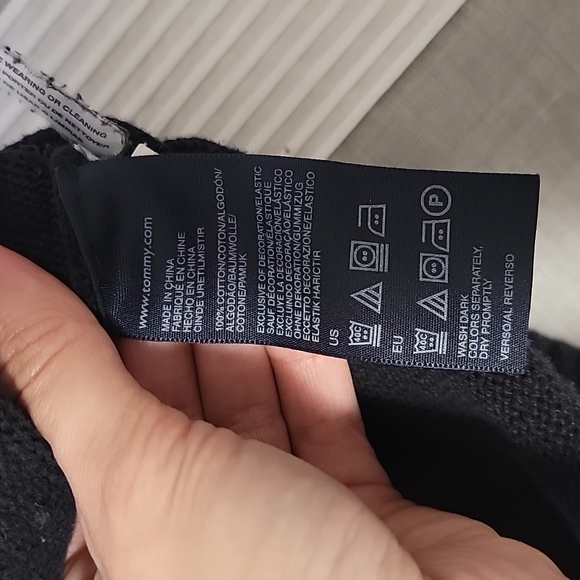 Tommy Hilfiger Men's Sweater - Picture 4 of 5